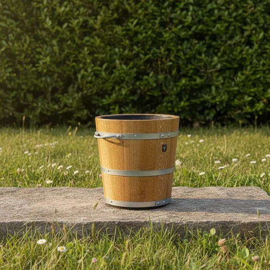 witterungsbeständiger Blumenkübel aus Eiche der Böttcherei Götze