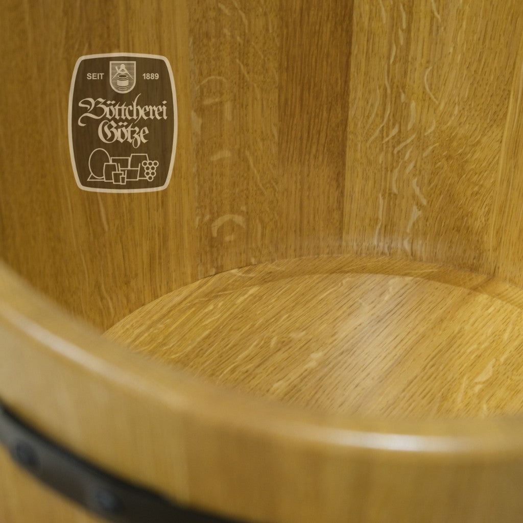 Der Boden ist wasserdicht in die Wandung eingelassen - echtes Böttcherhandwerk