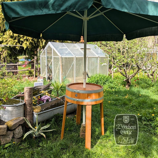 Stehtisch mit Sonnenschirm