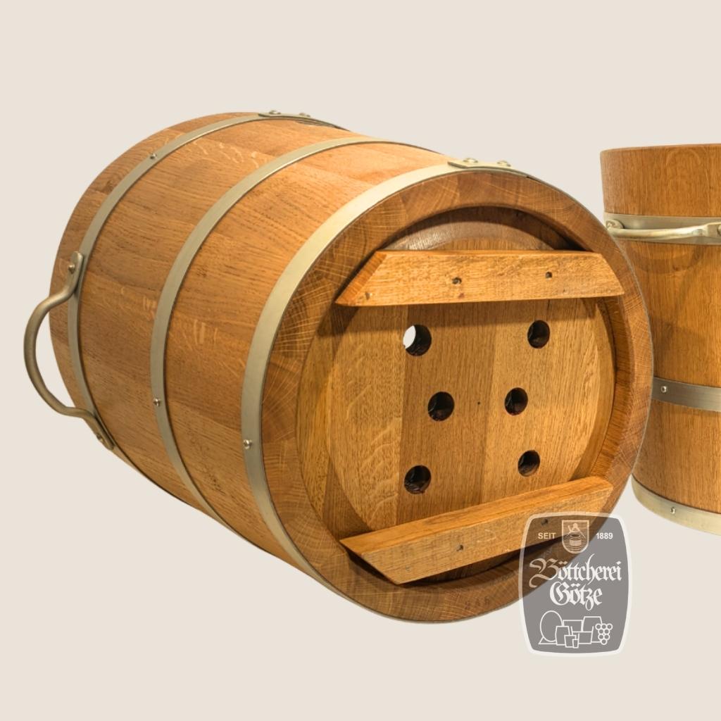 Die Blumenkuebel sind mit Unterlagen und Abflusslöchern ausgestattet