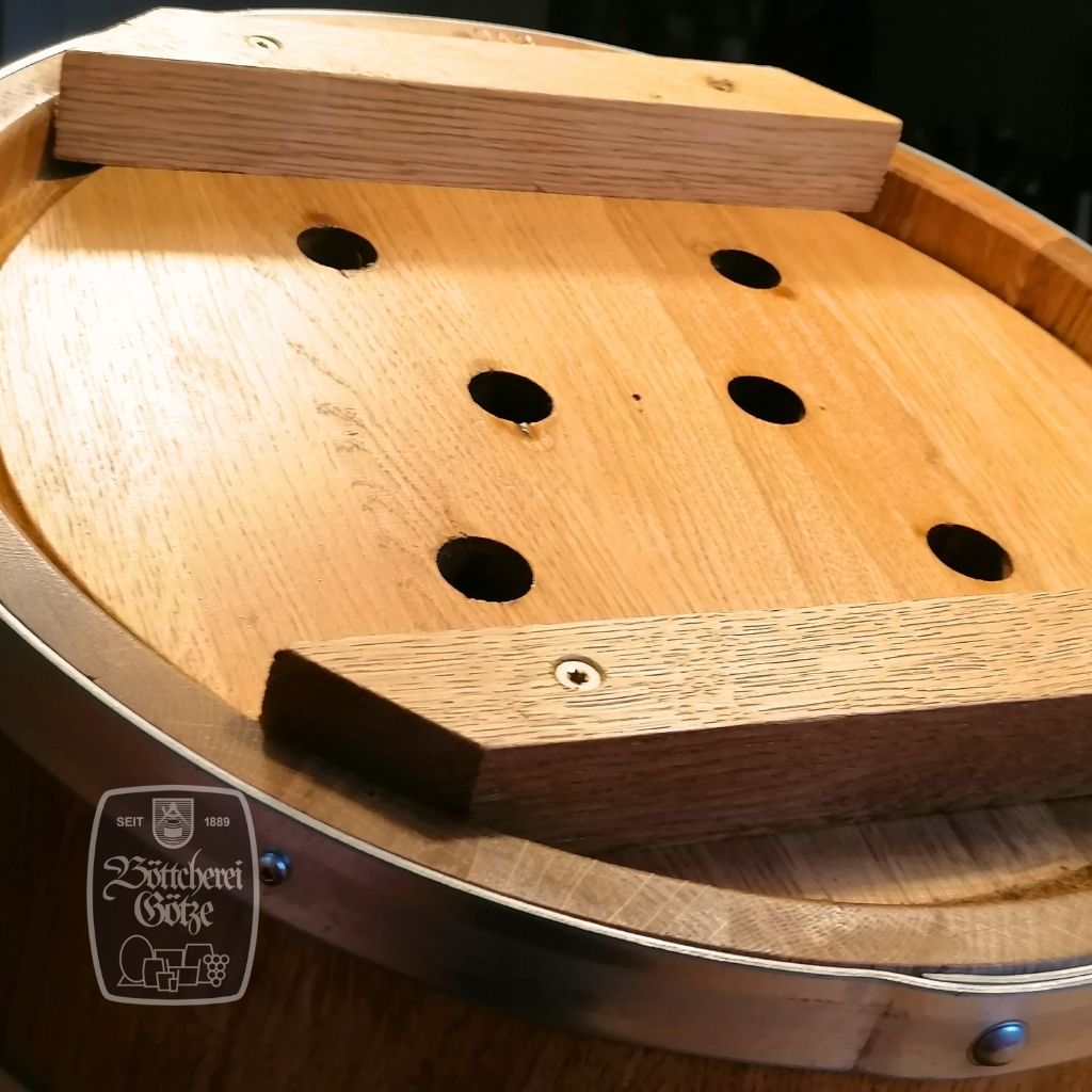 Der Holzpflanzkübel ist mit stabilen Unterlagenhölzern ausgestattet