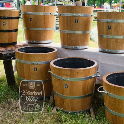 Pflanzkübel aus Eichenholz in verschiedenen Größen mit Holzlasur